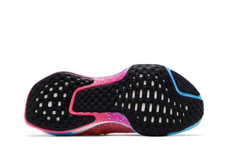 Кроссовки Nike Wmns ZoomX Invincible 3 'Barely Volt Hyper Pink'