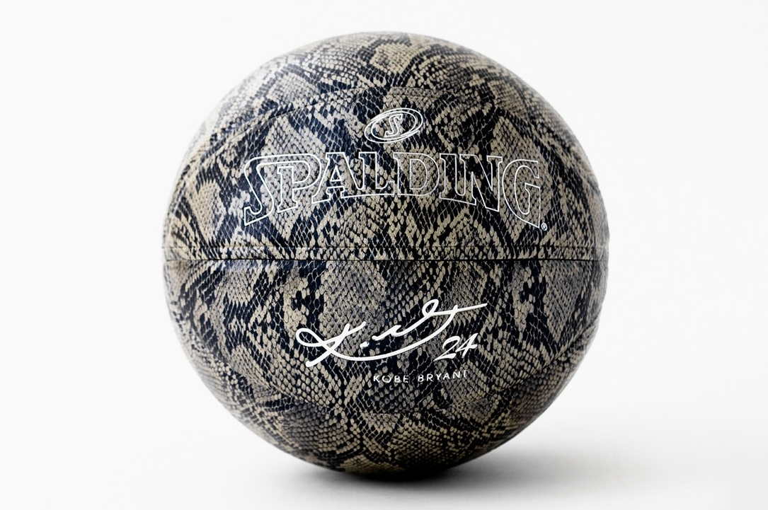 Баскетбольный подарочный мяч Spalding x Kobe Bryant 94 Series Limited Edition Basketball Silver