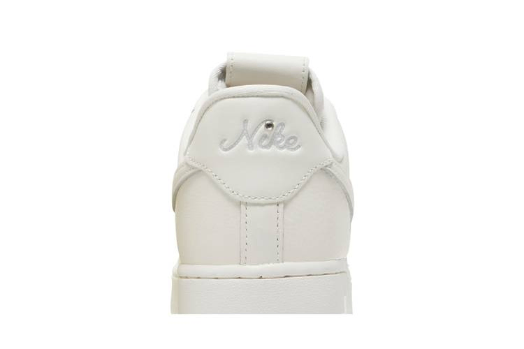 Кроссовки Nike Wmns Air Force 1 '07 LV8 'Needlework'