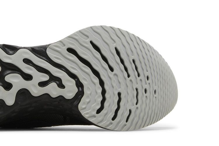 react-infinity-run-flyknit-black-metallic-silver-cd4371-001_04