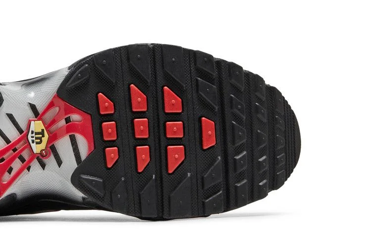 Krossovki-Nike-Air-Max-Plus-GS-Black-University-Red-4