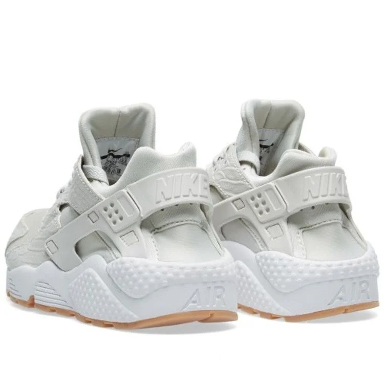 Krossovki-Nike-Wmns-Air-Huarache-Run-SE-Light-Bone-2