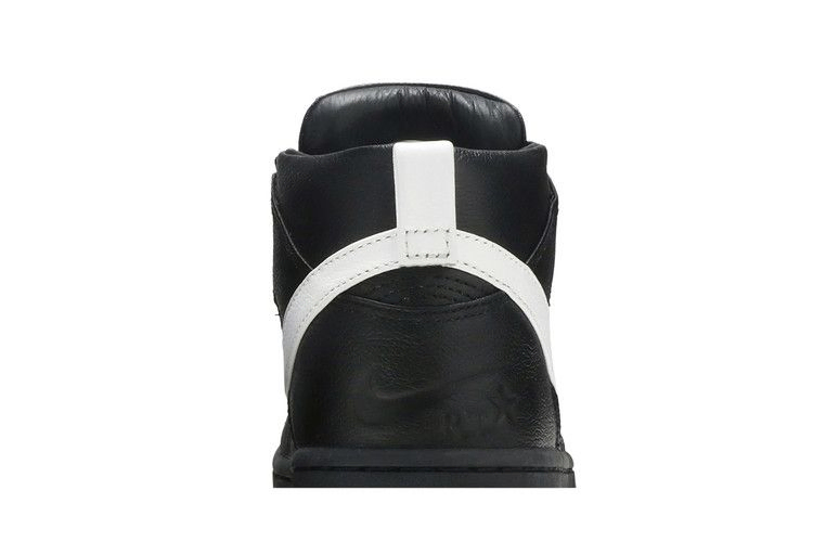riccardo-tisci-x-nikelab-dunk-lux-chukka-910088-001_06
