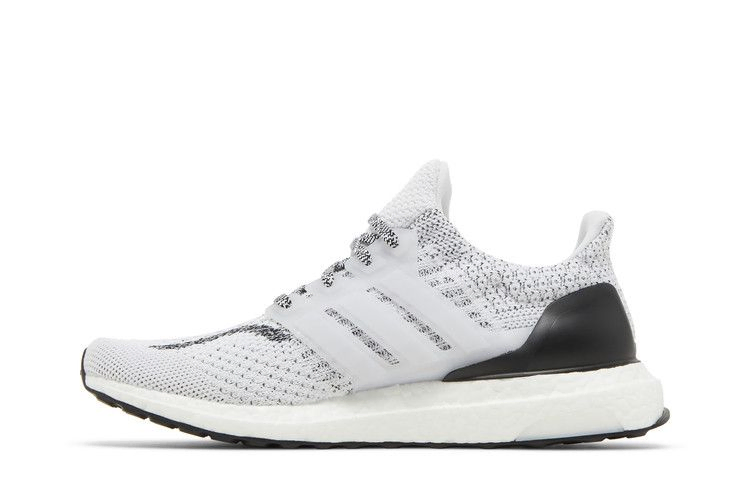 wmns-ultraboost-5-dna-white-black-gy6959_02
