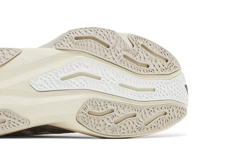 Кроссовки Sydney McLaughlin-Levrone x New Balance Wmns FuelCell Rebel v4 'Linen Moonrock'