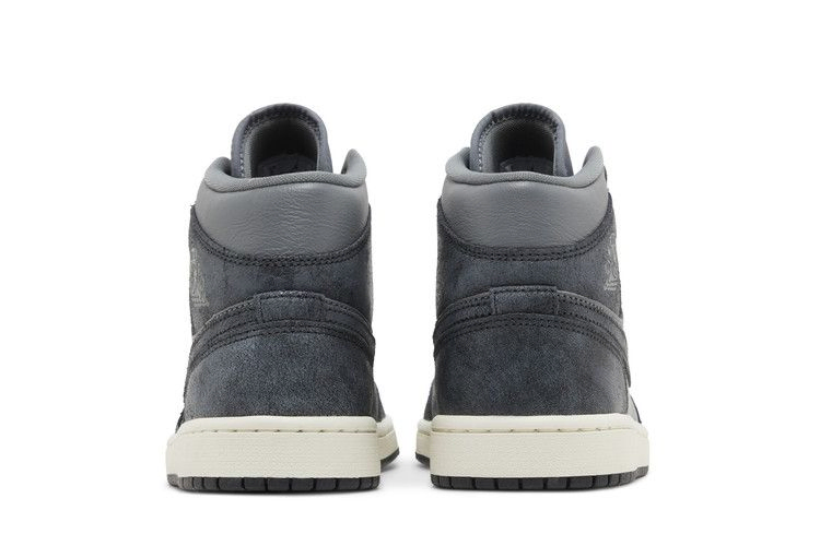 Кроссовки Wmns Air Jordan 1 Mid 'Distressed Smoke Grey'