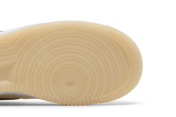 air-force-1-07-lv8-coconut-milk-khaki-fn5832-101_04