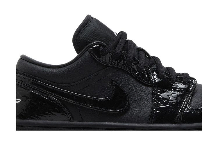 Кроссовки Wmns Air Jordan 1 Low SE 'Black Croc'