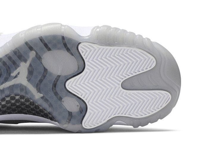 wmns-air-jordan-11-retro-vast-grey-ar0715-100_04