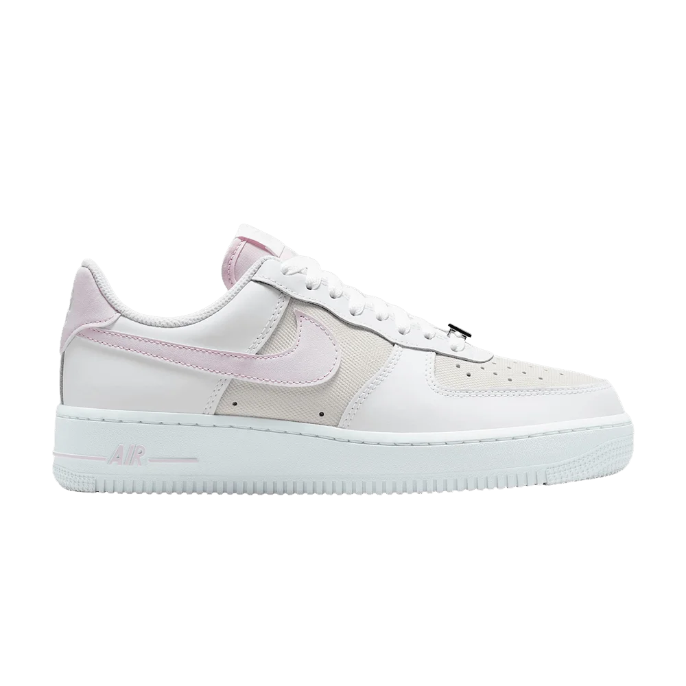 Krossovki-Nike-Wmns-Air-Force-1-07-SE-White-Metallic-Silver