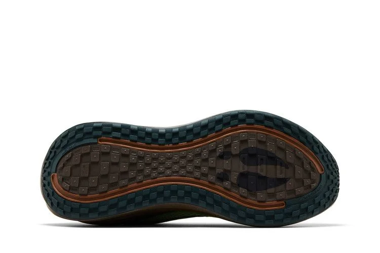Krossovki-Nike-Wmns-Vomero-Plus-Doernbecher-2026-3