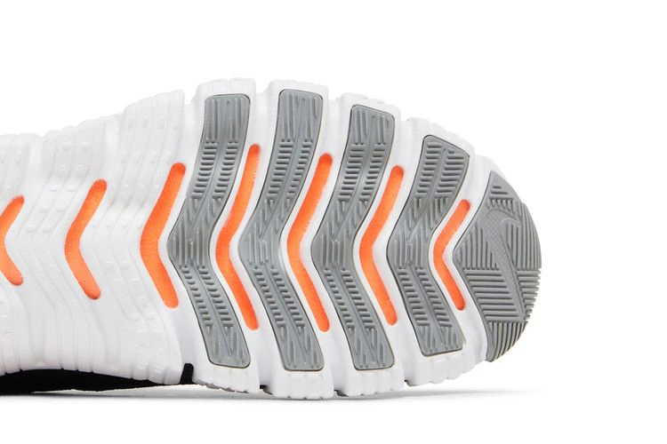Кроссовки Nike Free Metcon 4 'Black Total Orange Emerald'