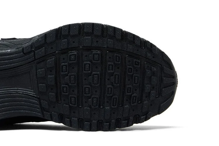 Krossovki-Nike-P-6000-GS-Triple-Black-4