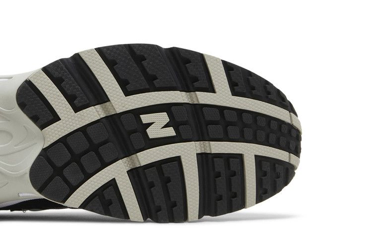 Кроссовки New Balance 725 'Black Metallic Silver'