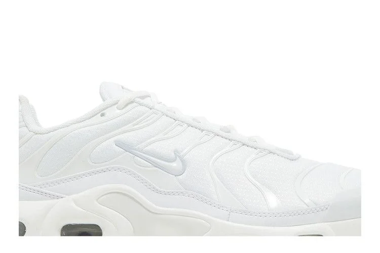 Krossovki-Nike-Air-Max-Plus-GS-White-Metallic-Silver-1