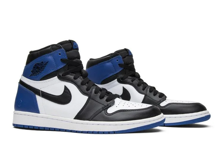 Krossovki-Fragment-Design-x-Air-Jordan-1-Retro-High-OG-7