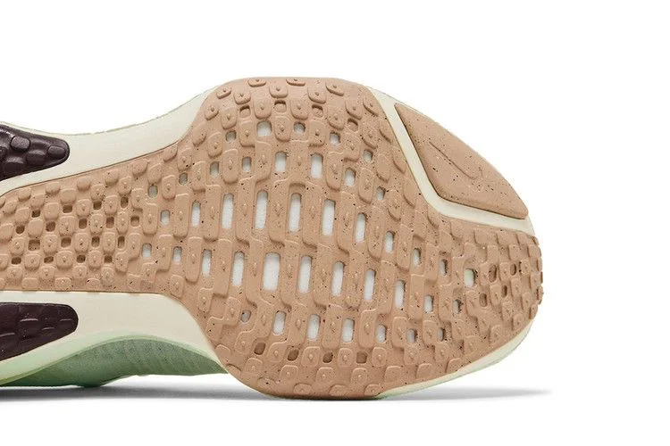 Кроссовки Nike Wmns ZoomX Invincible 3 'Barely Green Violet Mist'
