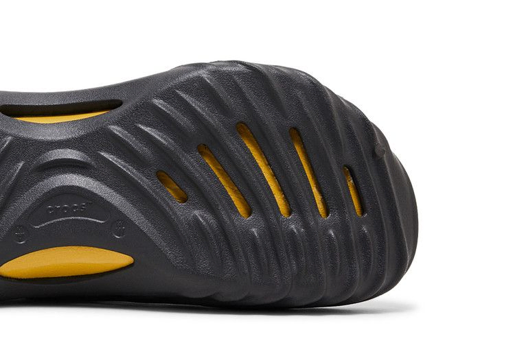 Кроссовки Crocs Echo Wave 'Black Sand'