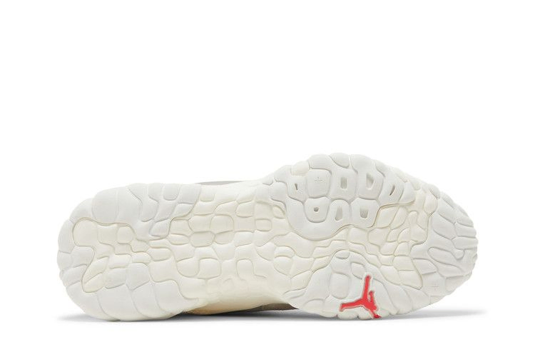 jordan-delta-2-grey-fog-sail-cv8121-005_03