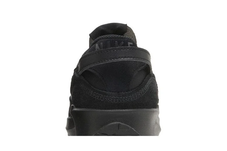 Krossovki-Nike-Wmns-Waffle-Debut-Triple-Black-6