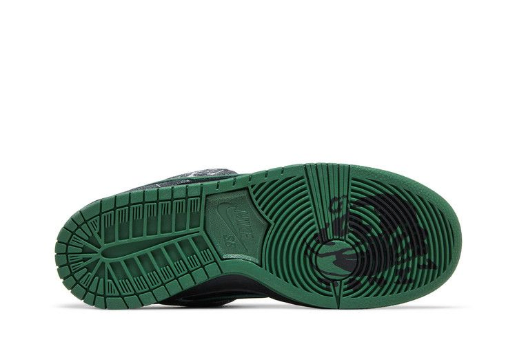 there-skateboards-x-dunk-low-sb-ultra-humanized-special-box-hf7743-001-sb_03