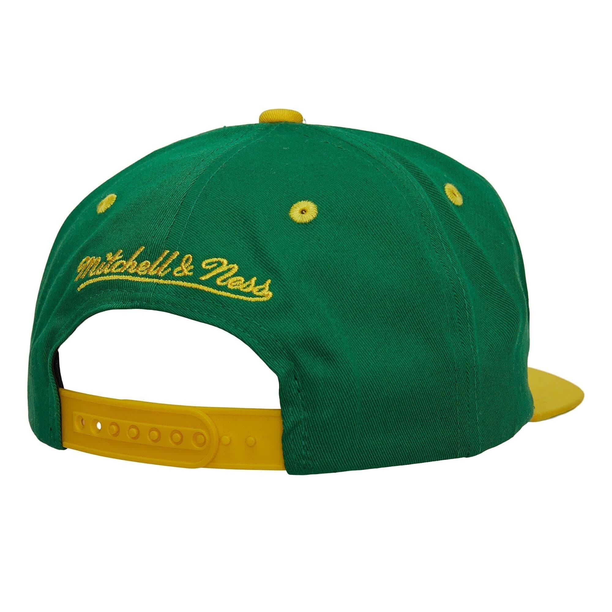 Mitchell-Ness-Varsity-Letter-Snapback-HWC-Boston-Celtics-Hat-1