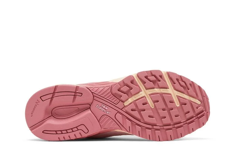 Krossovki-Joe-Freshgoods-x-New-Balance-993-Made-in-USA-Performance-Art-Powder-Pink-3