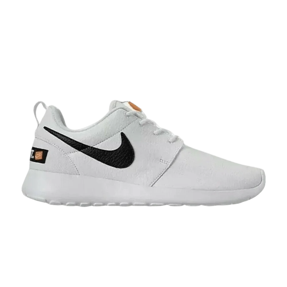 Krossovki-Nike-Wmns-Roshe-One-Premium-White-Total-Orange