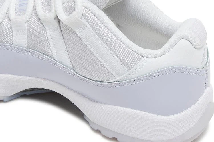 Krossovki-Wmns-Air-Jordan-11-Retro-Low-Pure-Violet-9