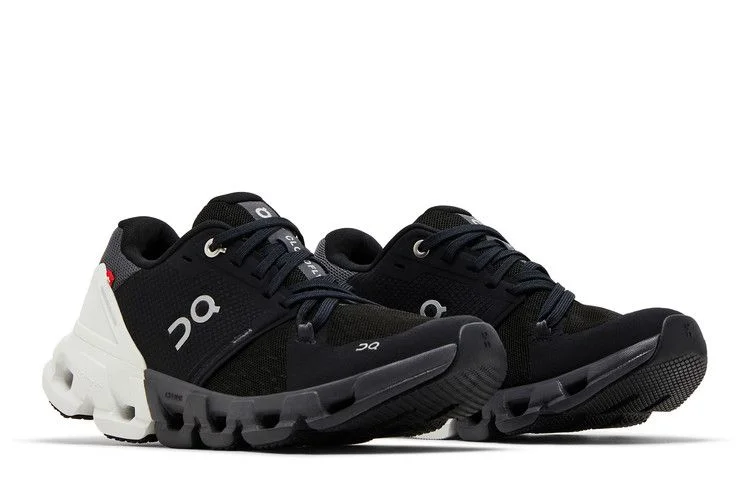 Krossovki-ON-Wmns-Cloudflyer-4-Black-White-7
