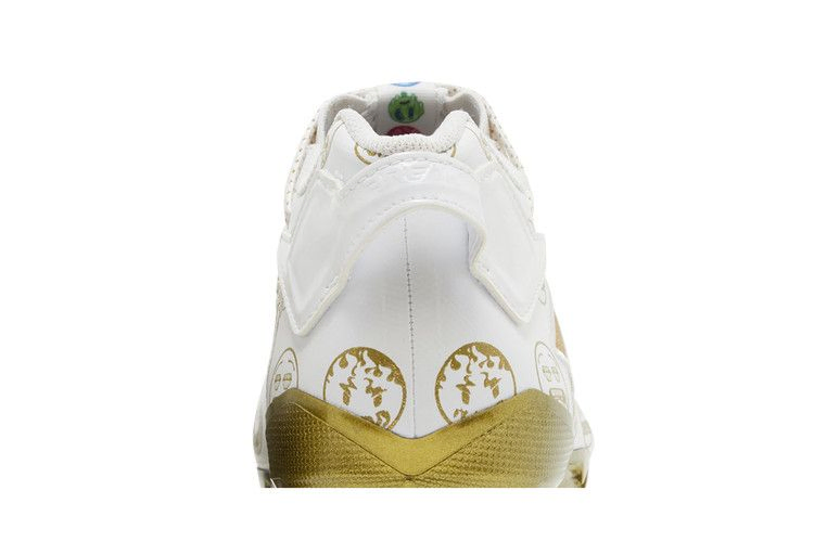 freak-22-big-mood-white-gold-metallic-gz6900_06