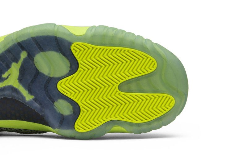 air-jordan-11-retro-low-ie-volt-919712-700_04