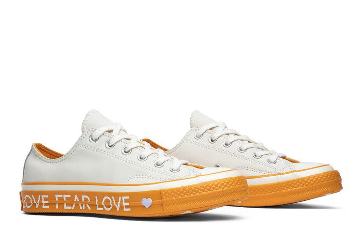 wmns-chuck-70-low-love-graphic-cream-563474c_07