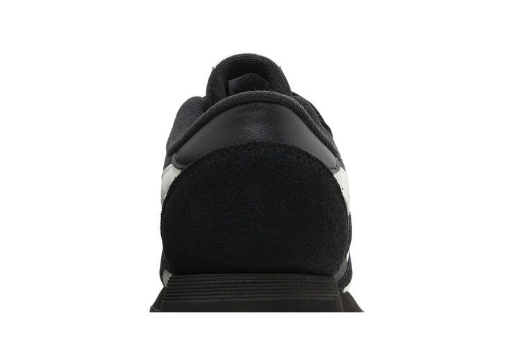 Кроссовки Reebok VeeFriends x Classic Nylon 'Accountable Ant Pack - Black'