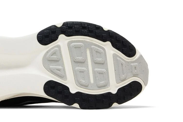 Кроссовки Nike Vomero 18 Extra Wide 'Black Coconut Milk'