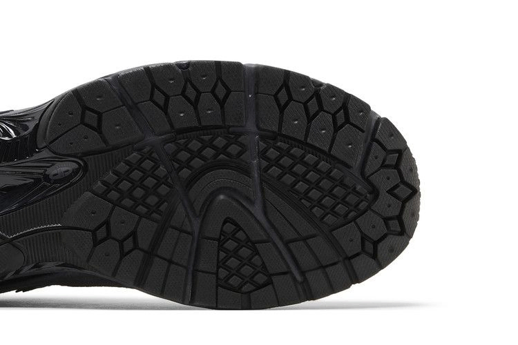 Кроссовки New Balance 2002R 'Black Magnet'