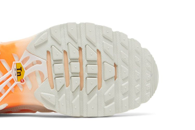 Кроссовки Nike Wmns Air Max Plus 'White Atomic Orange'