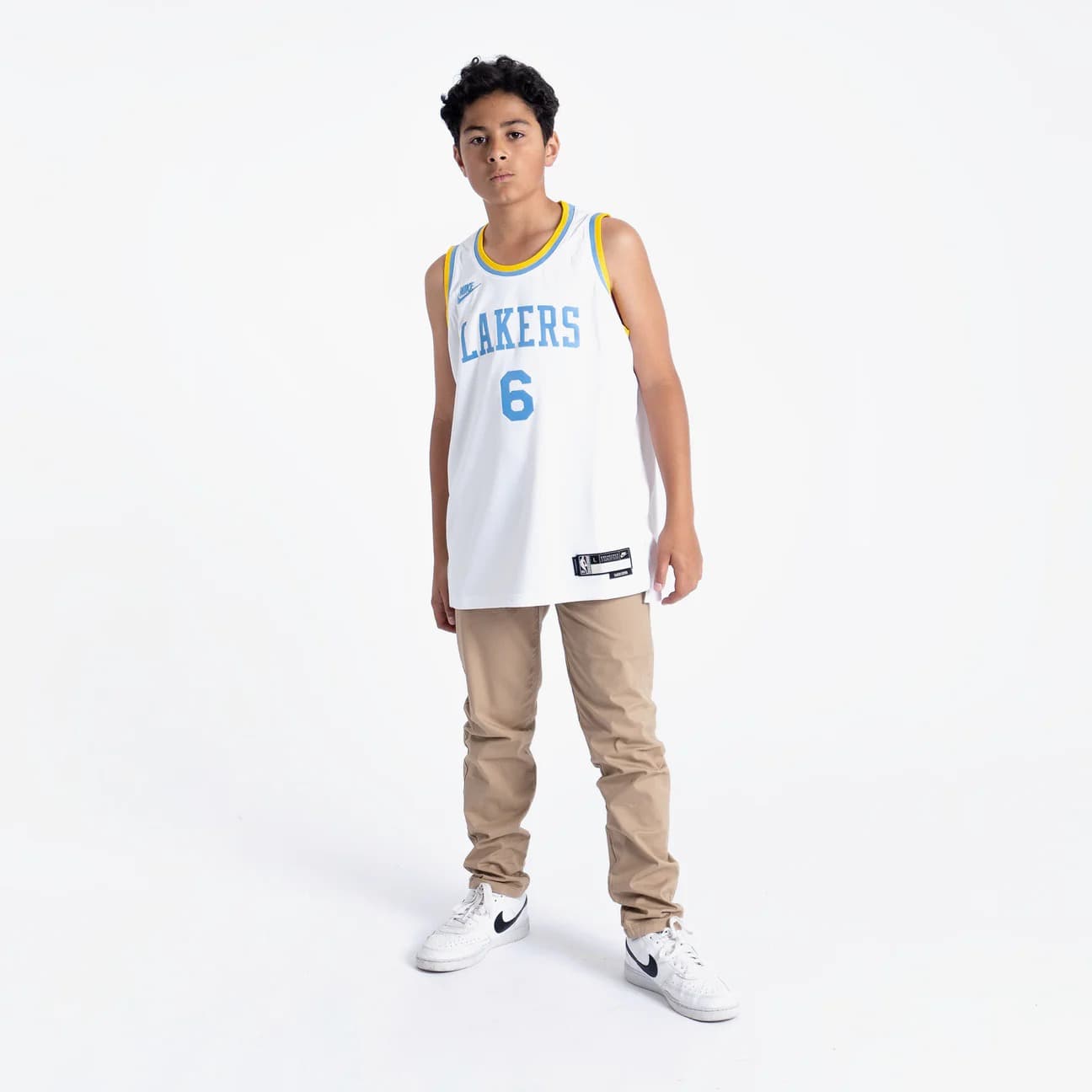 Баскетбольная джерси 2022-23 Los Angeles Lakers LeBron James #23 Youth Swingman Classic Edition White Jersey