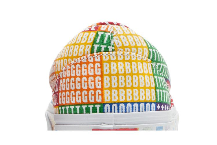 classic-slip-on-pride-vn0a33tb3wj_06
