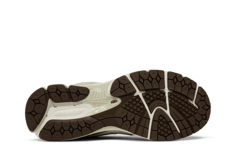 Кроссовки New Balance 2002R 'Brown Corduroy' SSENSE Exclusive