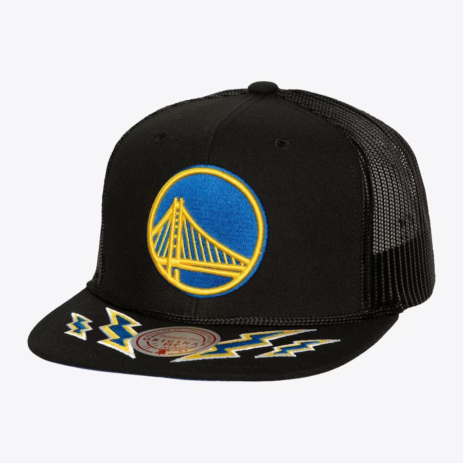Бейсболка Mitchell & Ness Black Golden State Warriors Recharge Trucker Snapback Hat