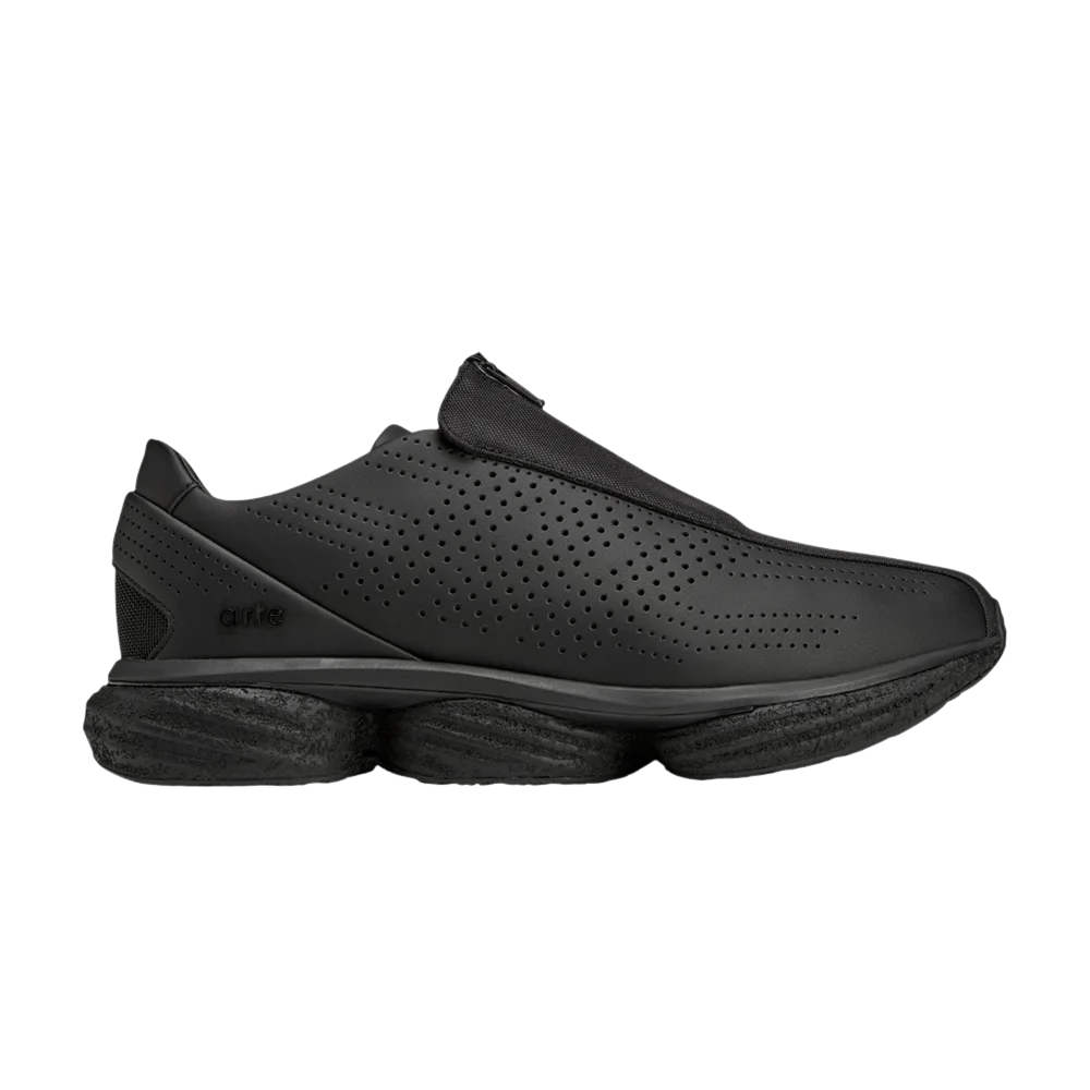 Krossovki-Arte-Antwerp-x-adidas-Lightblaze-Pod-Core-Black
