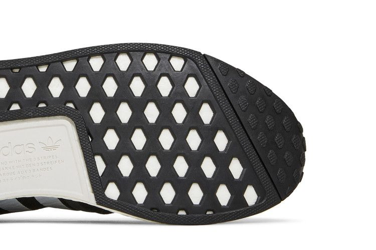 nmd_r1-black-solar-red-fy5727_04