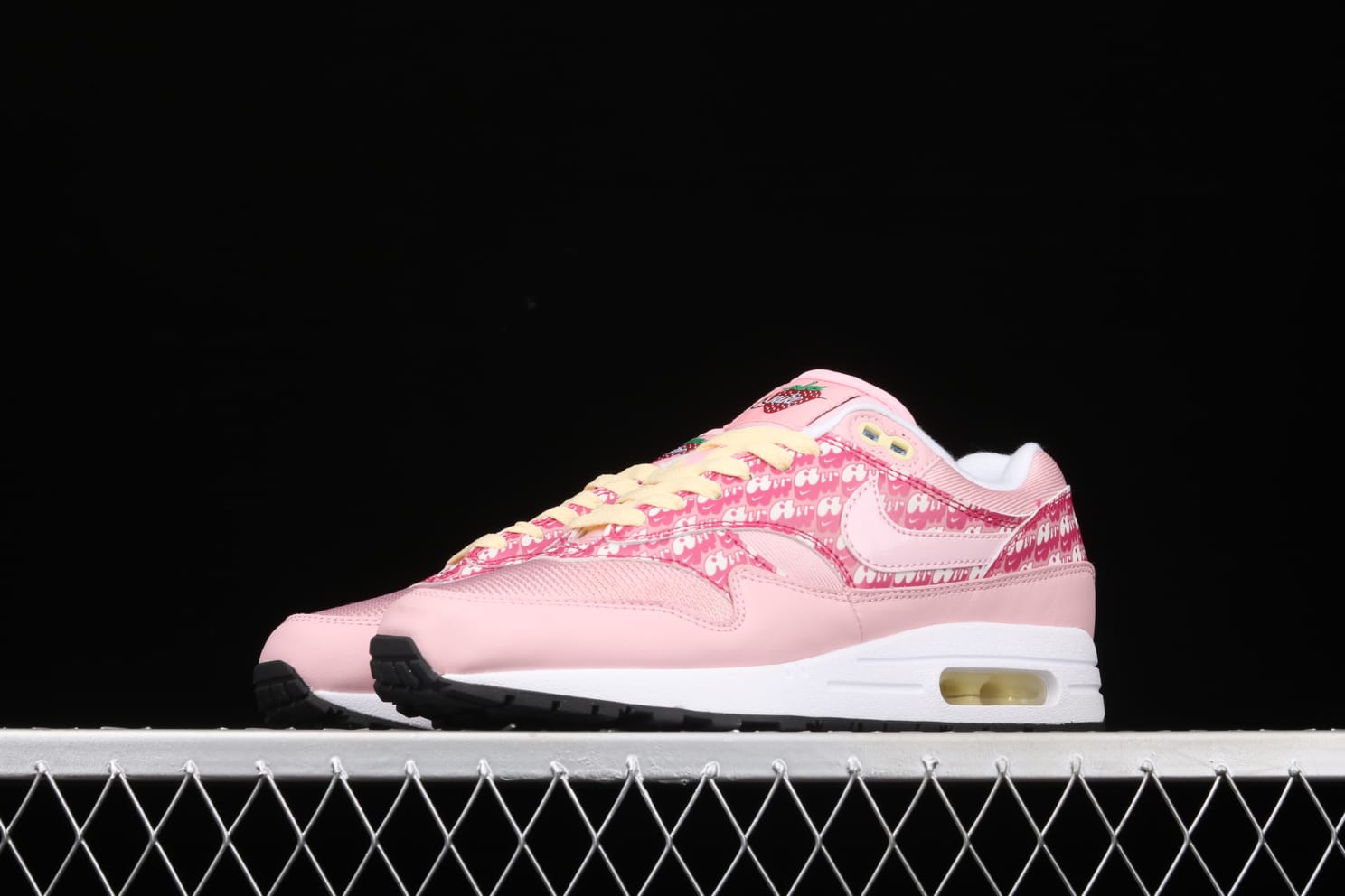 Nike-Air-Max-1-Strawberry-Lemonade-2020-4