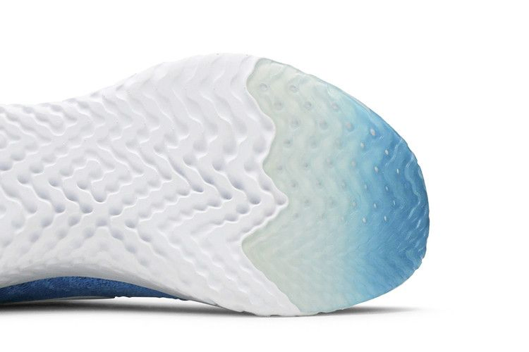 epic-react-flyknit-gs-blue-glow-943311-401_04