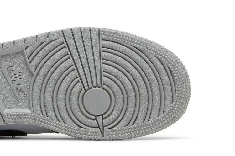 Кроссовки Air Jordan 1 Low GS 'Light Smoke Grey'
