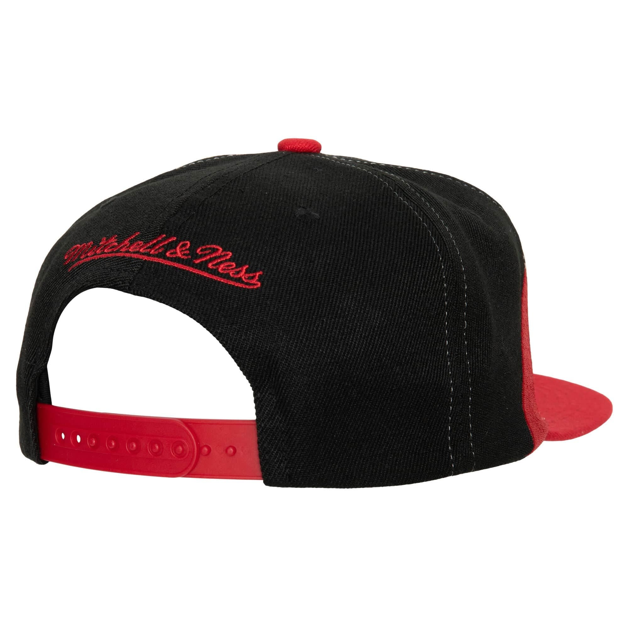 Mitchell-Ness-Sharktooth-Snapback-HWC-Miami-Heat-Hat-1