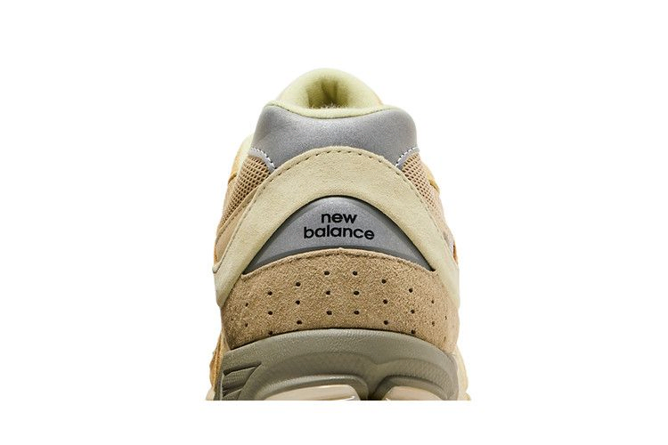 Кроссовки AURALEE x New Balance 2002R 'Sand'