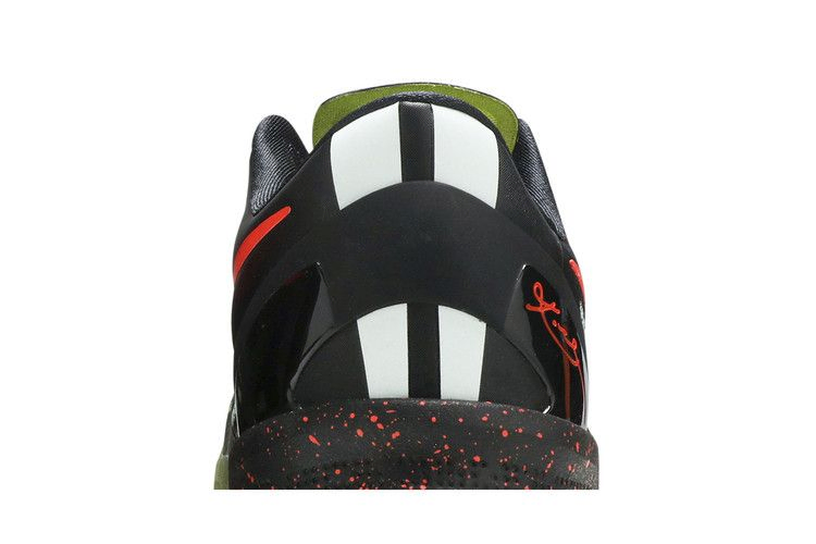 kobe-8-system-christmas-555035-030_06