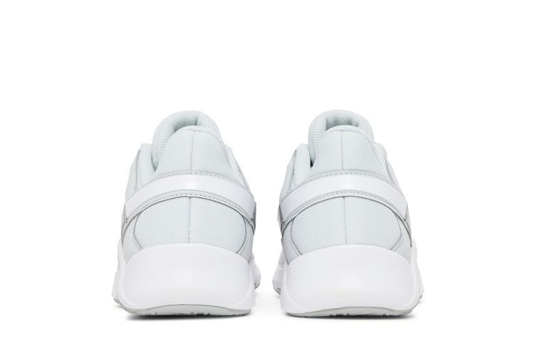 Кроссовки Nike Wmns Legend Essential 2 'Photon Dust Metallic Silver'